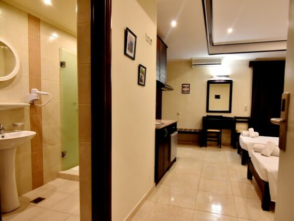 Hotel In Mallia, Greece (1.000 M²)