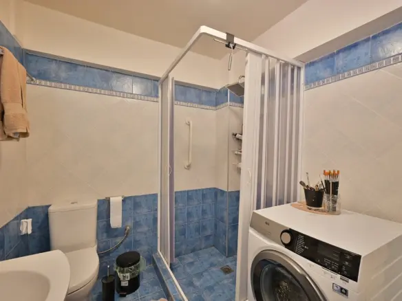4-bedroom Detached House In Voula, Greece (304 M²)