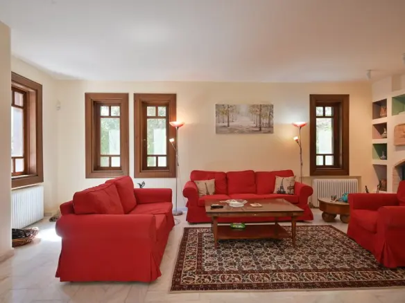 4-bedroom Detached House In Voula, Greece (304 M²)