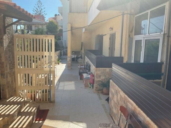 Business In Greece (670 M²)
