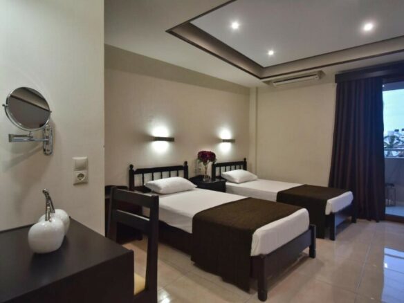 Hotel In Mallia, Greece (1.000 M²)