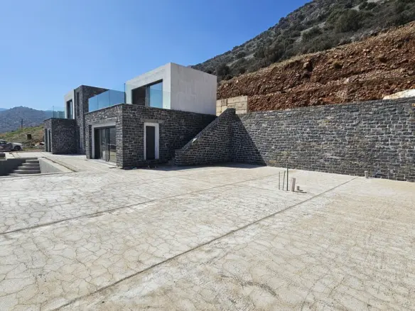 2-bedroom Villa In Agios Nikolaos, Greece (197 M²)