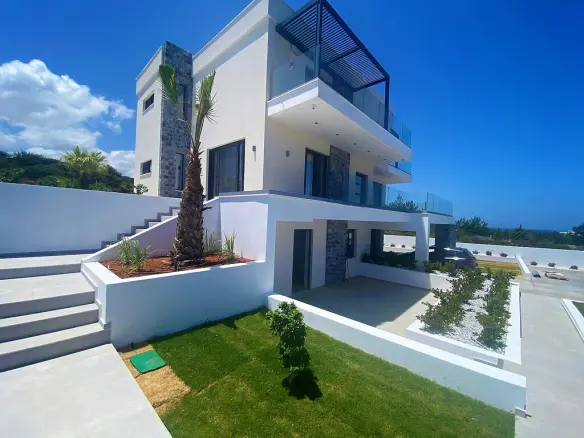 6-bedroom Villa In Chersonisos, Greece (268 M²)
