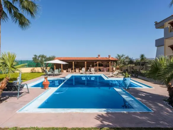 5-bedroom Business In Akrotiri, Greece (310 M²)