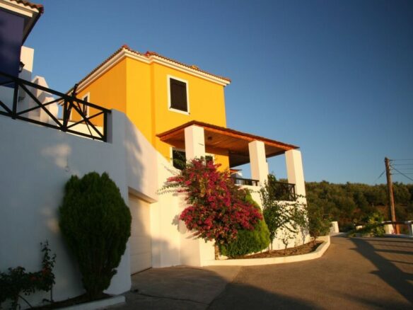 Complex In Kastro Killinis, Greece (210 M²)