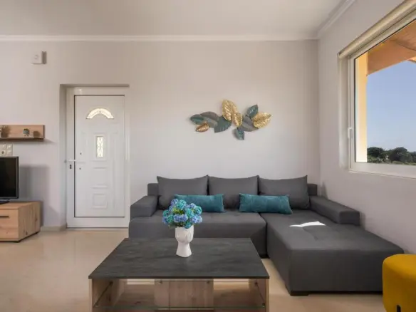 5-bedroom Business In Akrotiri, Greece (310 M²)