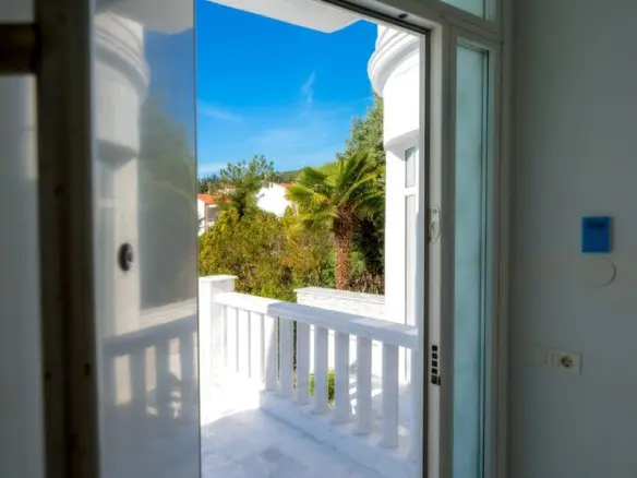 6-bedroom Villa In Oreokastro, Greece (584 M²)