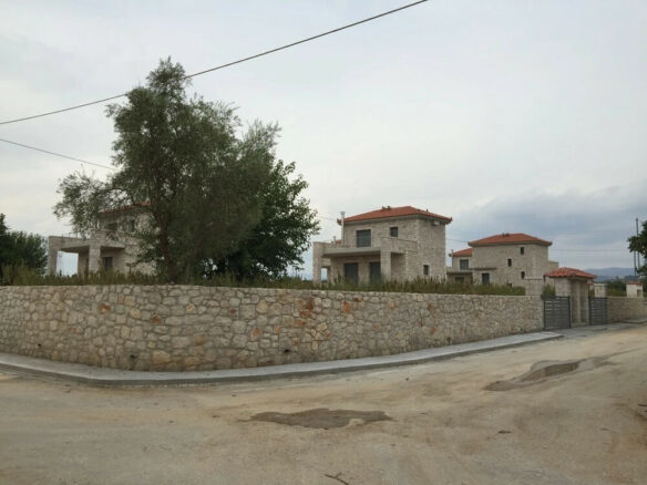 Complex In Greece (600 M²)