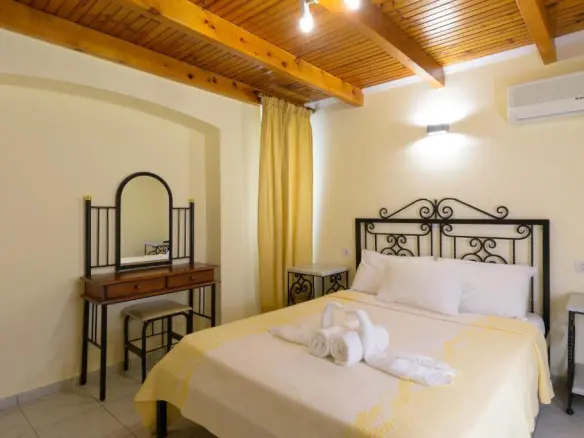 Hotel In Agios Nikolaos, Greece (1.500 M²)