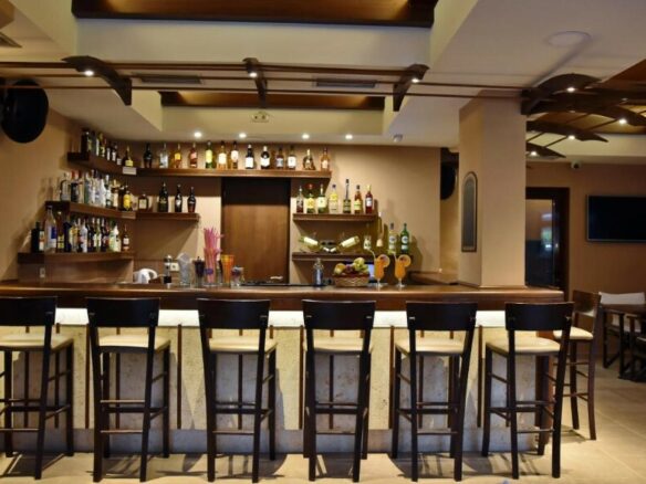 Hotel In Mallia, Greece (1.000 M²)