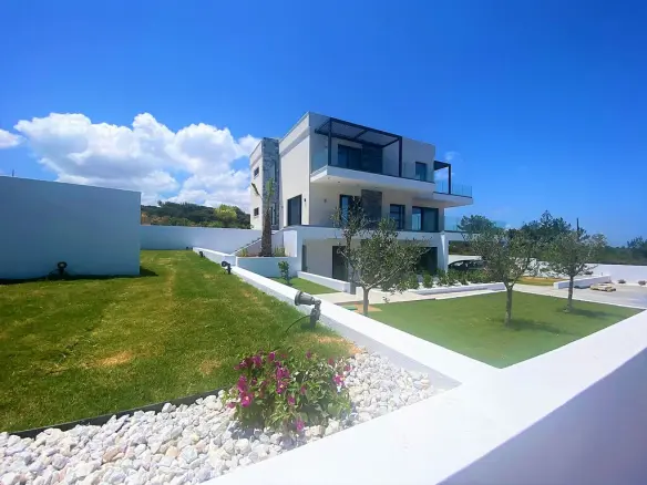 6-bedroom Villa In Chersonisos, Greece (268 M²)