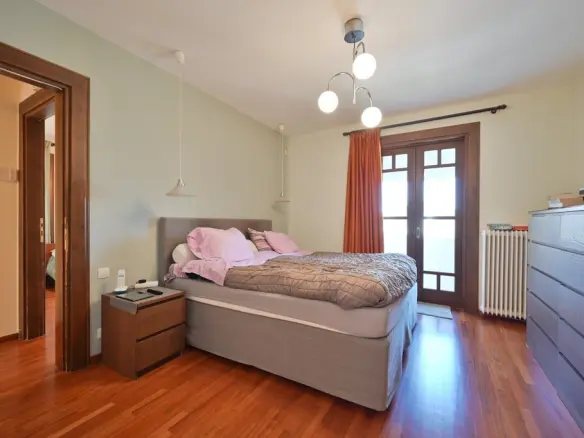 4-bedroom Detached House In Voula, Greece (304 M²)
