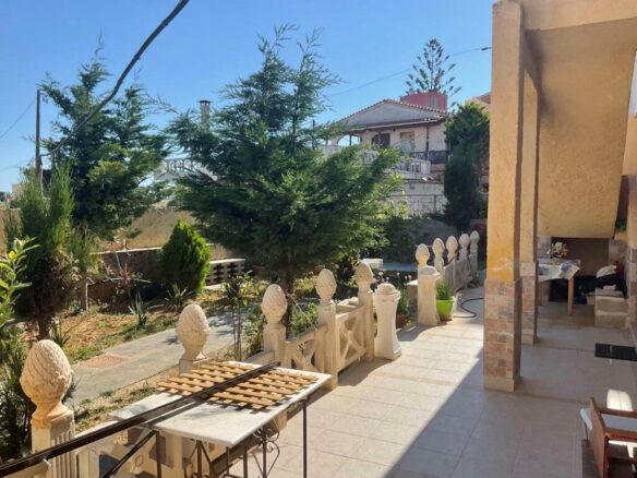 Business In Greece (670 M²)