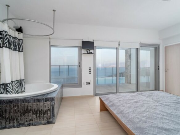 4-bedroom Villa In Agios Nikolaos, Greece (280 M²)