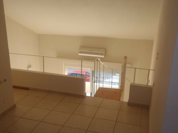 Business In Greece (580 M²)