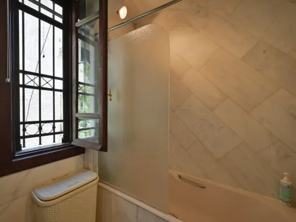 4-bedroom Detached House In Voula, Greece (304 M²)