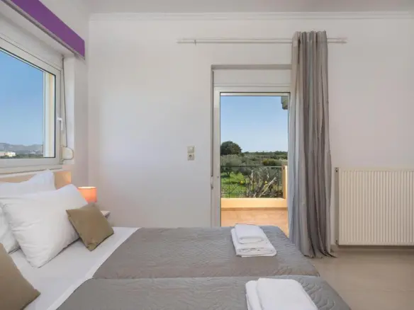 5-bedroom Business In Akrotiri, Greece (310 M²)