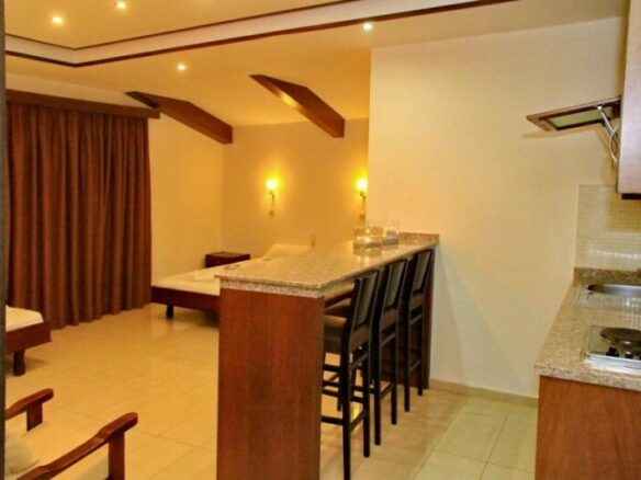 Hotel In Mallia, Greece (1.000 M²)