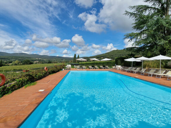C1463 Historic Luxury Villa In Siena, Tuscany With Modern Amenities