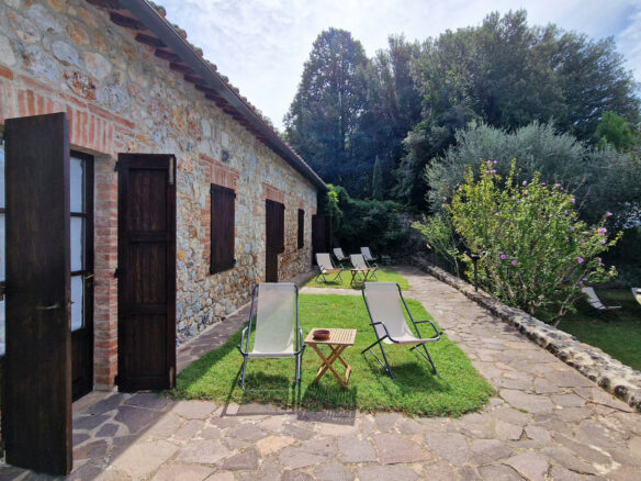 C1463 Historic Luxury Villa In Siena, Tuscany With Modern Amenities