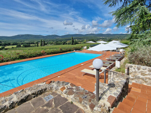 C1463 Historic Luxury Villa In Siena, Tuscany With Modern Amenities