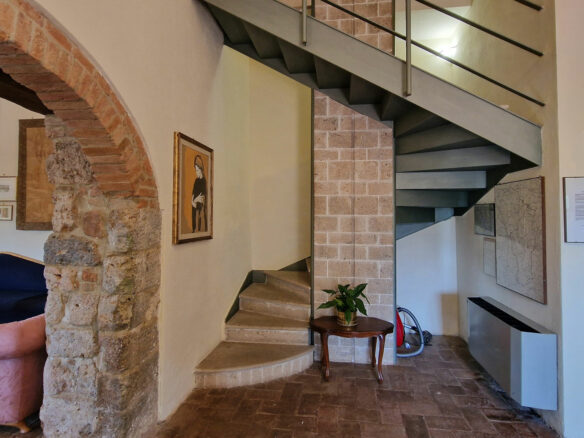 C1463 Historic Luxury Villa In Siena, Tuscany With Modern Amenities