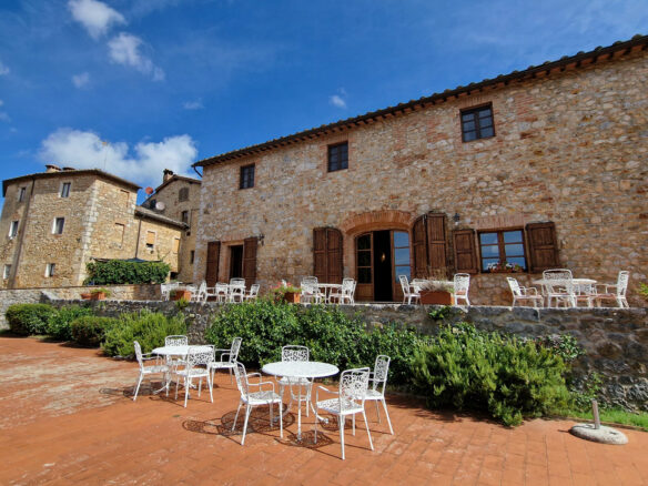C1463 Historic Luxury Villa In Siena, Tuscany With Modern Amenities