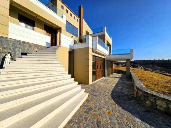 5-bedroom Villa In Gouves, Greece (350 M²)
