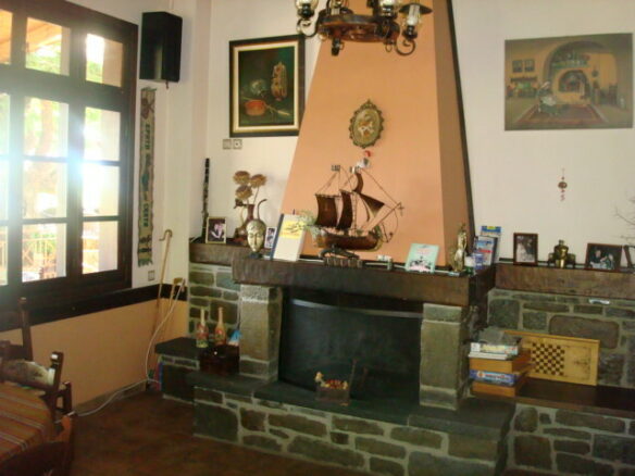 Building In Platanos, Greece (270 M²)