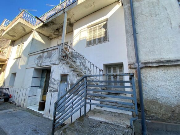 4-bedroom Building In Ano Poli, Greece (167 M²)