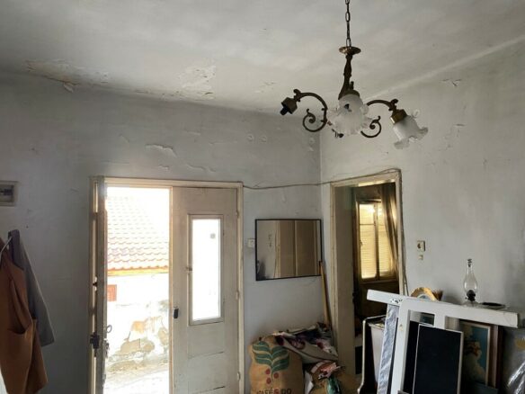 4-bedroom Building In Ano Poli, Greece (167 M²)