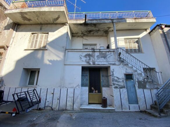 4-bedroom Building In Ano Poli, Greece (167 M²)