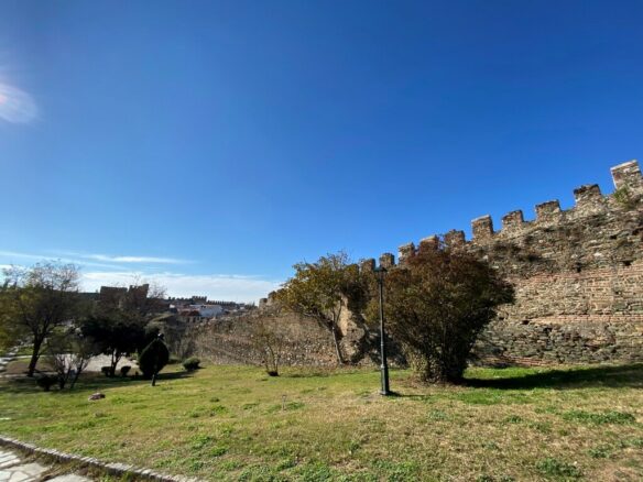 4-bedroom Building In Ano Poli, Greece (167 M²)