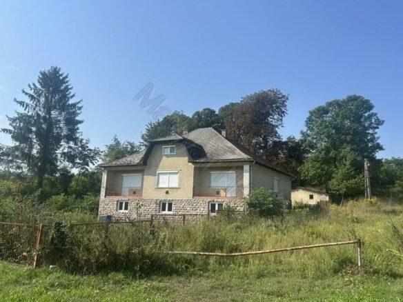 House In Csernely, Borsod-abaúj-zemplén With Garden