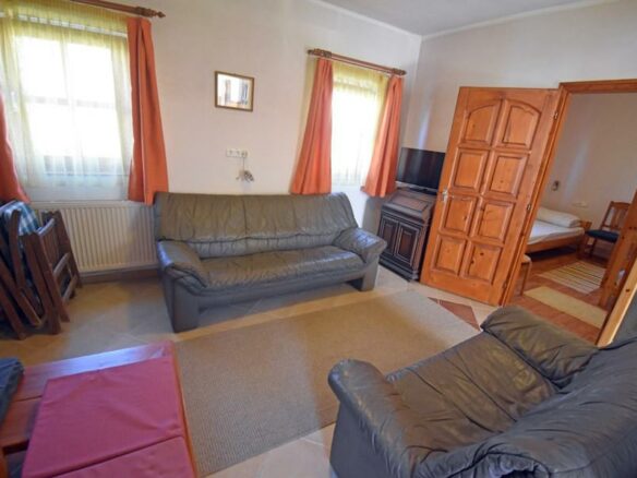 Three-bedroom House In Porrogszentpál, Somogy Region