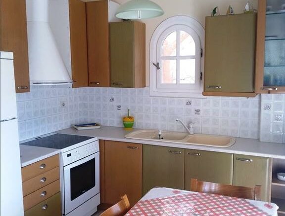 3-bedroom Business In Thisvi, Greece (114 M²)