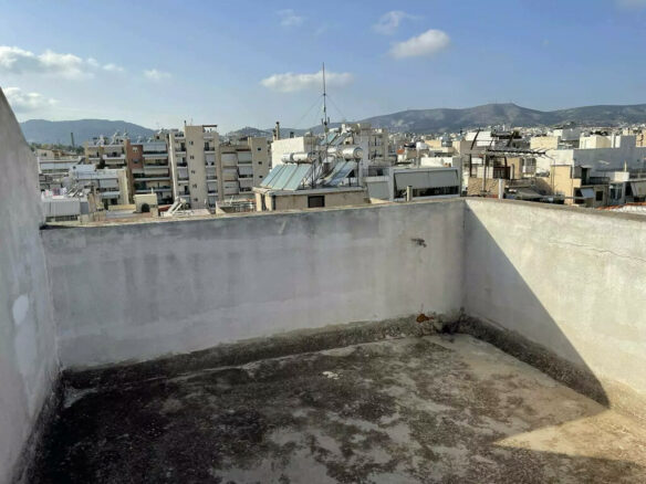 Building In Aigaleo, Greece (665 M²)