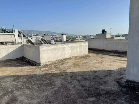 Building In Aigaleo, Greece (665 M²)