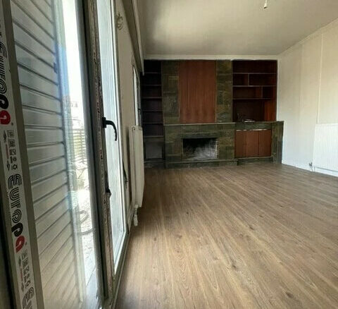 3-bedroom Flat In Peristeri, Greece (118 M²)