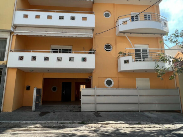 1-bedroom Flat In Aigaleo, Greece (150 M²)