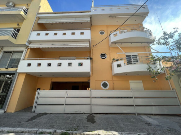 1-bedroom Flat In Aigaleo, Greece (150 M²)