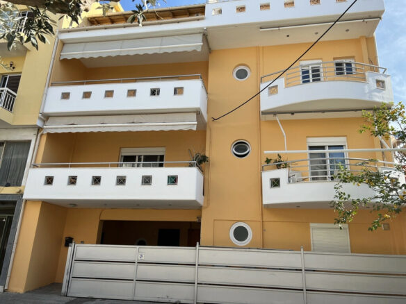 1-bedroom Flat In Aigaleo, Greece (150 M²)