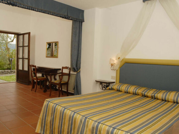 C1463 Historic Luxury Villa In Siena, Tuscany With Modern Amenities