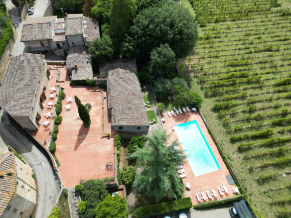 C1463 Historic Luxury Villa In Siena, Tuscany With Modern Amenities