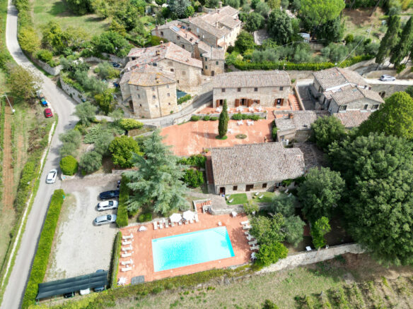 C1463 Historic Luxury Villa In Siena, Tuscany With Modern Amenities