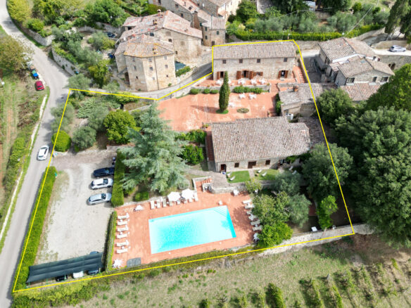 C1463 Historic Luxury Villa In Siena, Tuscany With Modern Amenities