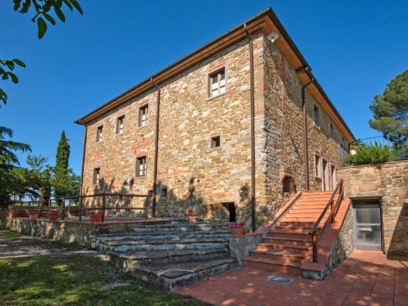 C1460 Vineyard Property Located Near Arezzo In Tuscany