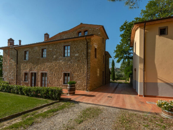 C1460 Vineyard Property Located Near Arezzo In Tuscany