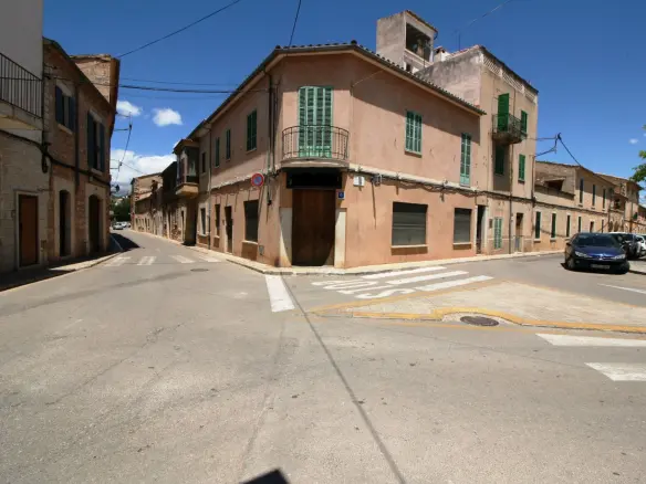 Commercial In Binissalem, Spain (173 M²)