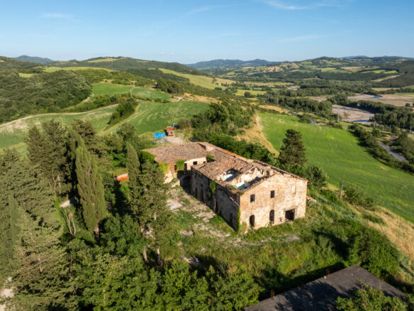 C1481 17th Century Farmhouse To Be Restored In The Hills Of Volterra Tuscany